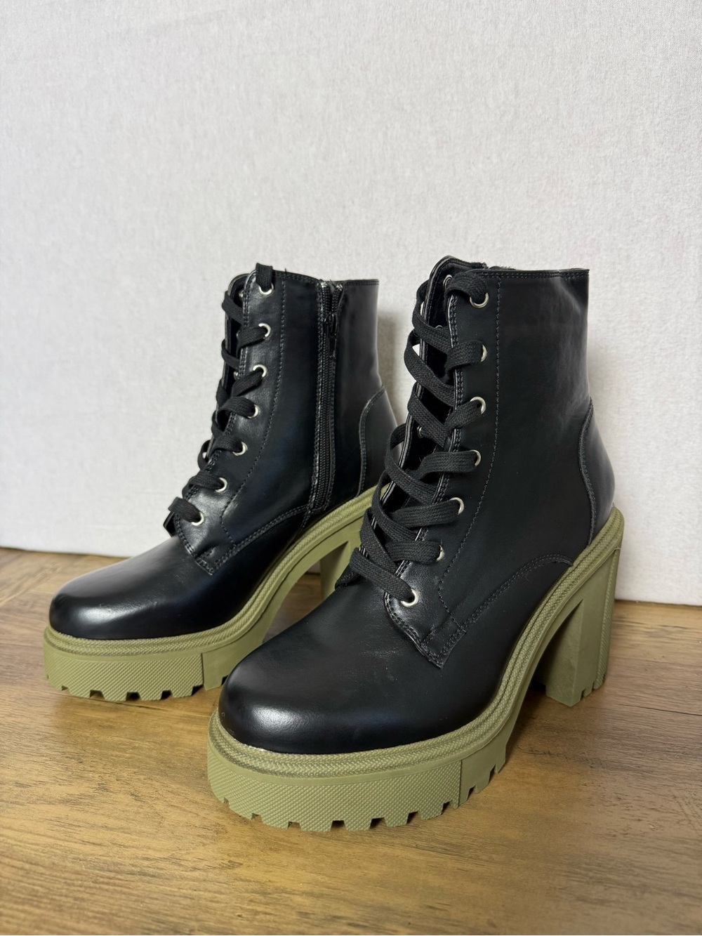 Madden Girl Roverr Women’s Edgy Block Heel Platform Combat Boots - 9